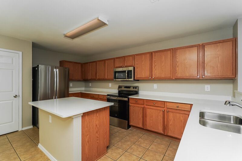 2,330/Mo, 7936 Meadow Spring Ln Fort Worth, TX 76120 Kitchen View