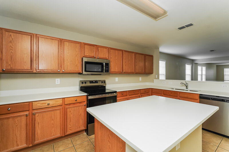 2,330/Mo, 7936 Meadow Spring Ln Fort Worth, TX 76120 Kitchen View 2