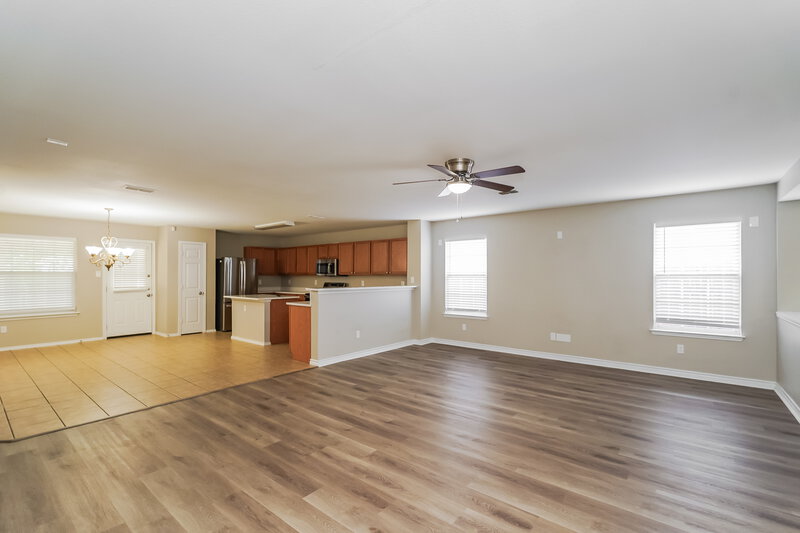 2,330/Mo, 7936 Meadow Spring Ln Fort Worth, TX 76120 Family Room View 2