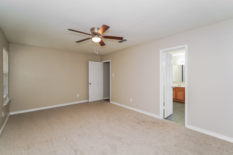 2,330/Mo, 7936 Meadow Spring Ln Fort Worth, TX 76120 Main Bedroom View