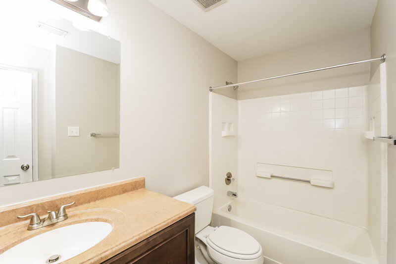 2,330/Mo, 7936 Meadow Spring Ln Fort Worth, TX 76120 Bathroom View