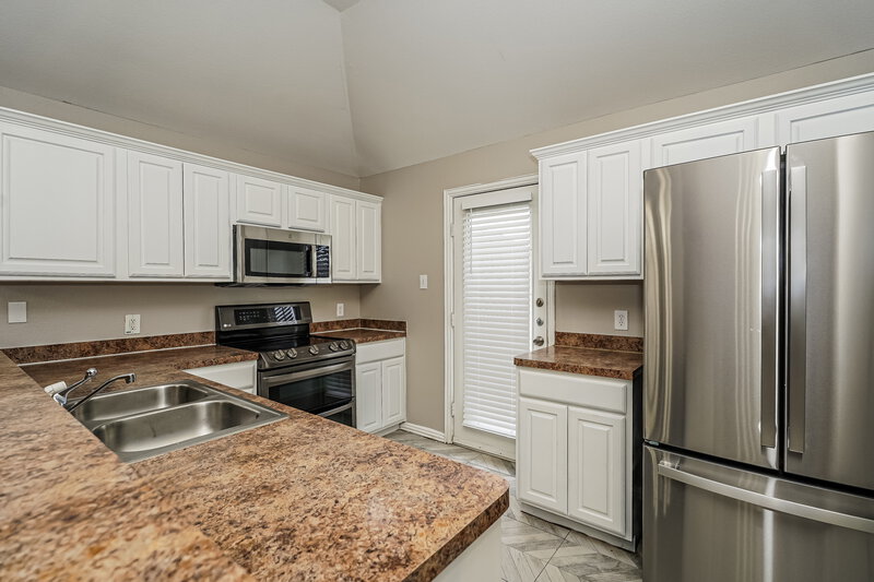 1,875/Mo, 140 Ringneck Dr Sanger, TX 76266 Kitchen View