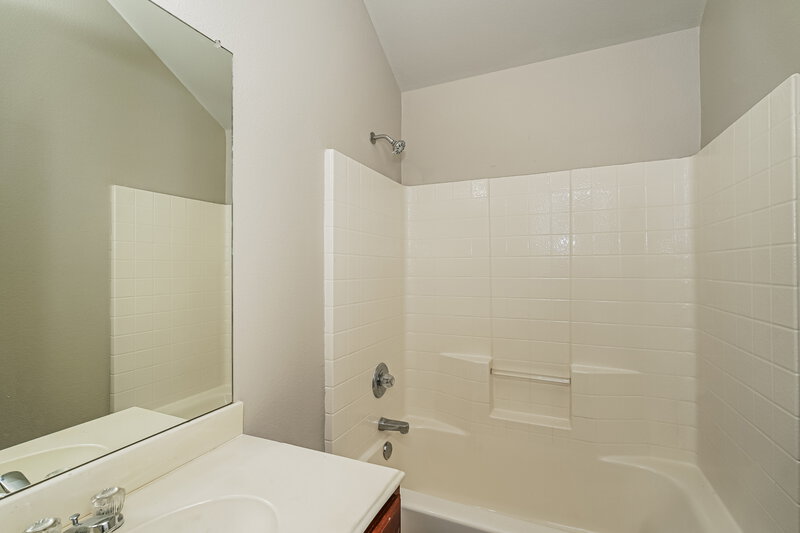 1,875/Mo, 140 Ringneck Dr Sanger, TX 76266 Bathroom View