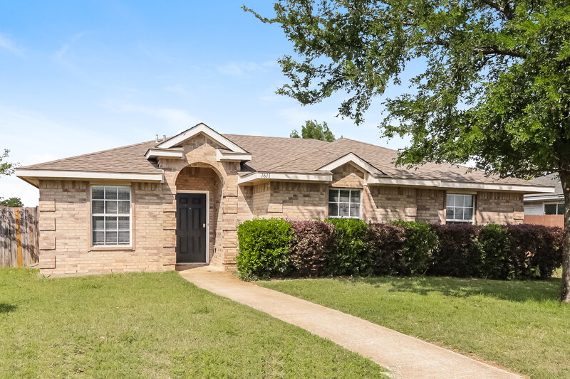 1,745/Mo, 1611 Cedar Bluff Ln Dallas, TX 75253 Front View