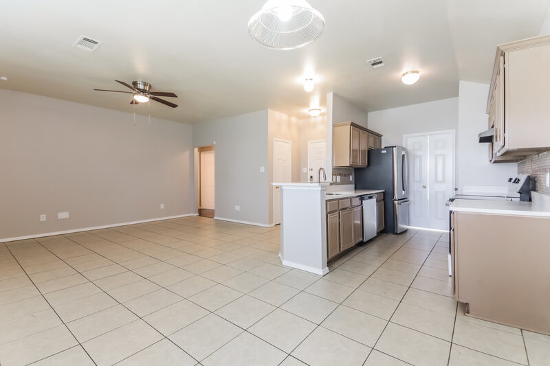 1,745/Mo, 1611 Cedar Bluff Ln Dallas, TX 75253 Living Room View 3
