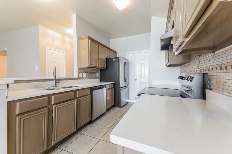 1,745/Mo, 1611 Cedar Bluff Ln Dallas, TX 75253 Kitchen View