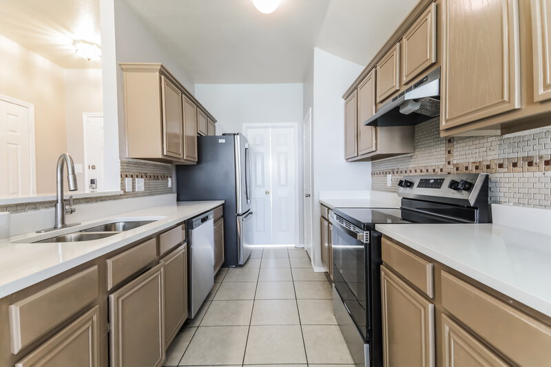 1,745/Mo, 1611 Cedar Bluff Ln Dallas, TX 75253 Kitchen View 2