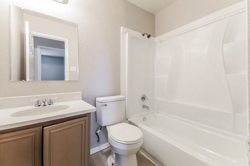 1,745/Mo, 1611 Cedar Bluff Ln Dallas, TX 75253 Bathroom View