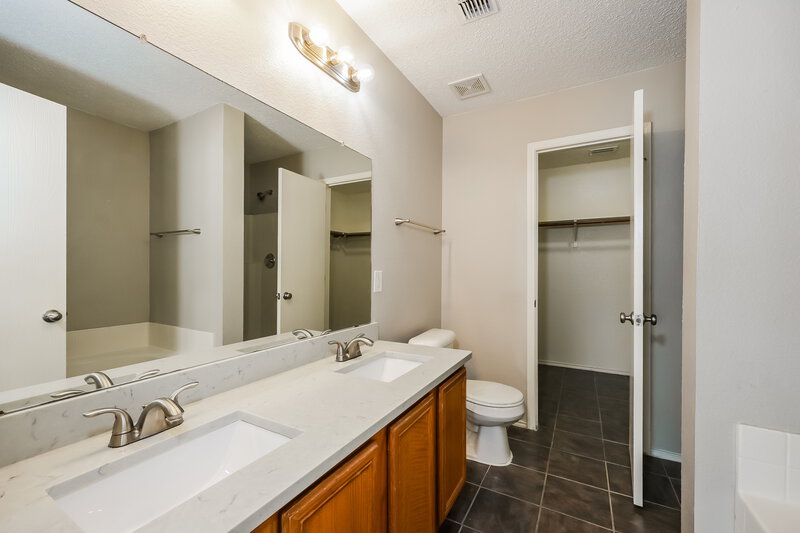 1,965/Mo, 2404 Faircrest Dr Rockwall, TX 75032 Main Bathroom View