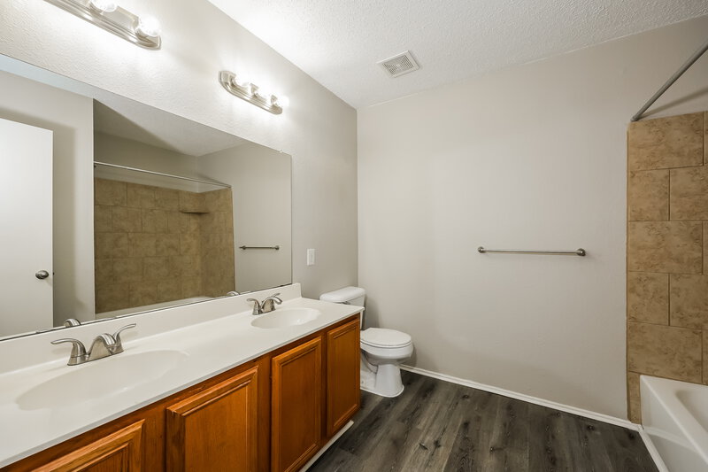 1,965/Mo, 2404 Faircrest Dr Rockwall, TX 75032 Bathroom View