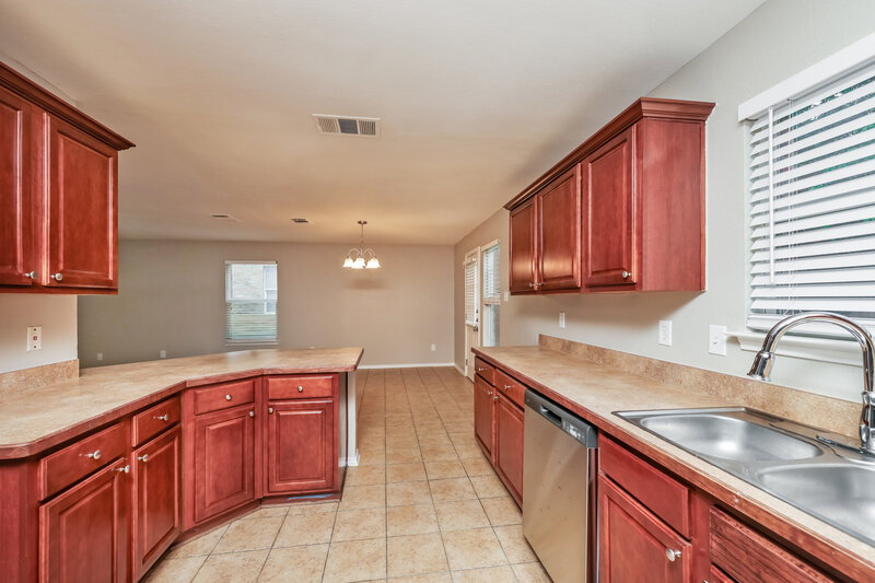 2,285/Mo, 1148 Tomahawk Dr Dallas, TX 75253 Kitchen View