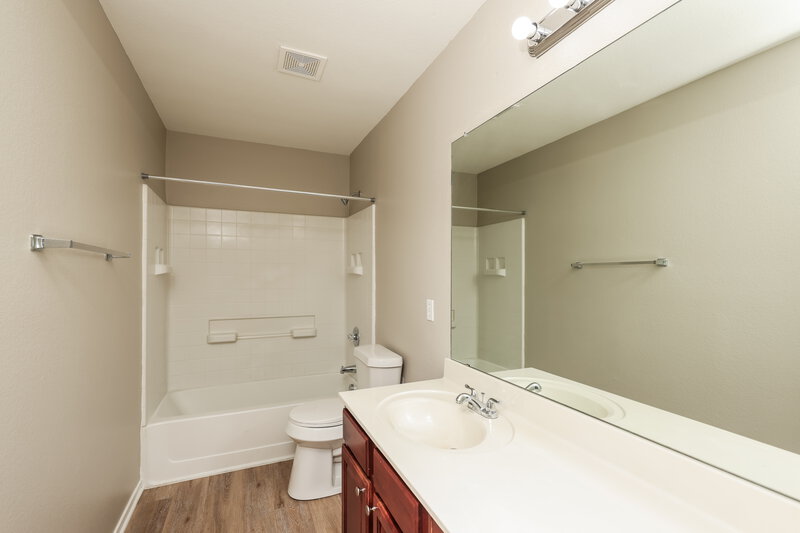 2,285/Mo, 1148 Tomahawk Dr Dallas, TX 75253 Bathroom View