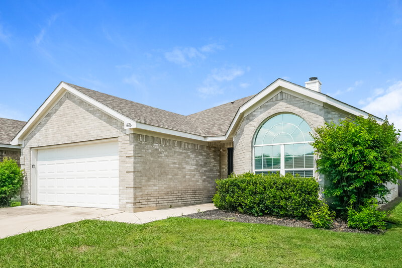 2,105/Mo, 4616 Wheatland Dr Fort Worth, TX 76179 Front View