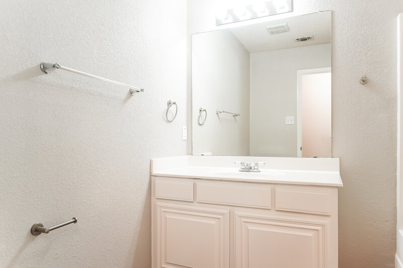 2,105/Mo, 4616 Wheatland Dr Fort Worth, TX 76179 Bathroom View