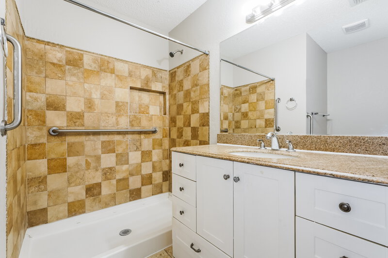 2,315/Mo, 1003 Carthage Way Arlington, TX 76017 Bathroom View