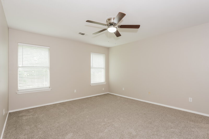 2,095/Mo, 736 W Colony Dr Arlington, TX 76001 Main Bedroom View