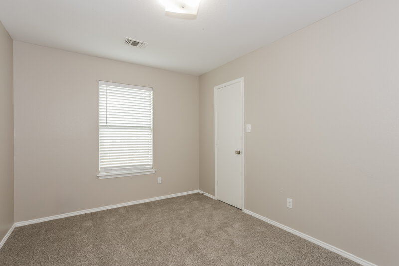 2,095/Mo, 736 W Colony Dr Arlington, TX 76001 Bedroom View