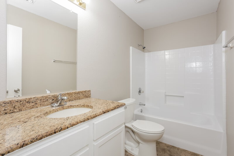 2,095/Mo, 736 W Colony Dr Arlington, TX 76001 Bathroom View