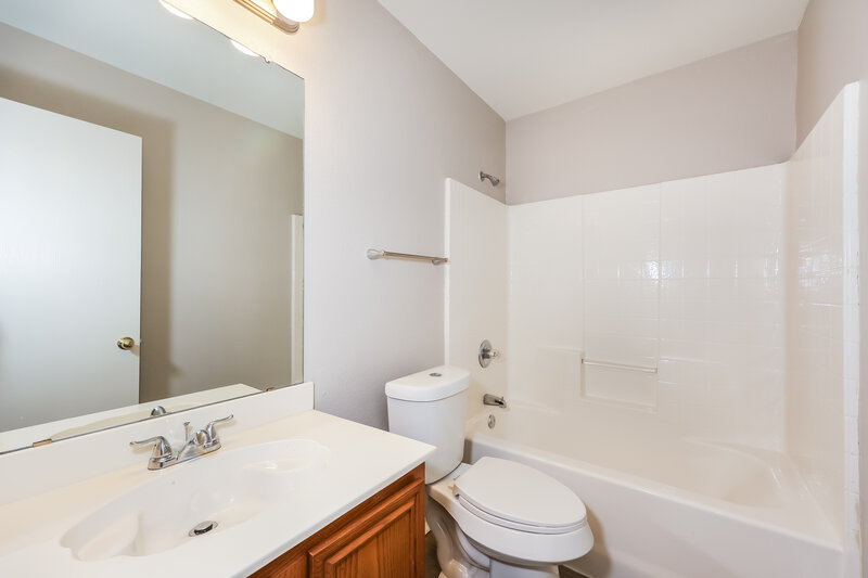 2,065/Mo, 1840 McNeely St Lancaster, TX 75134 Bathroom View