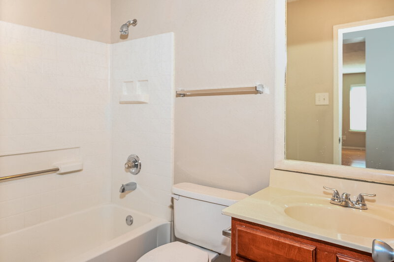 2,230/Mo, 204 Dartmouth Dr Forney, TX 75126 Bathroom View