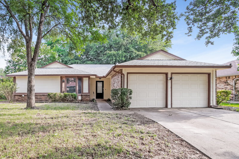 2,385/Mo, 2614 Berkshire Ln Grand Prairie, TX 75052 External View