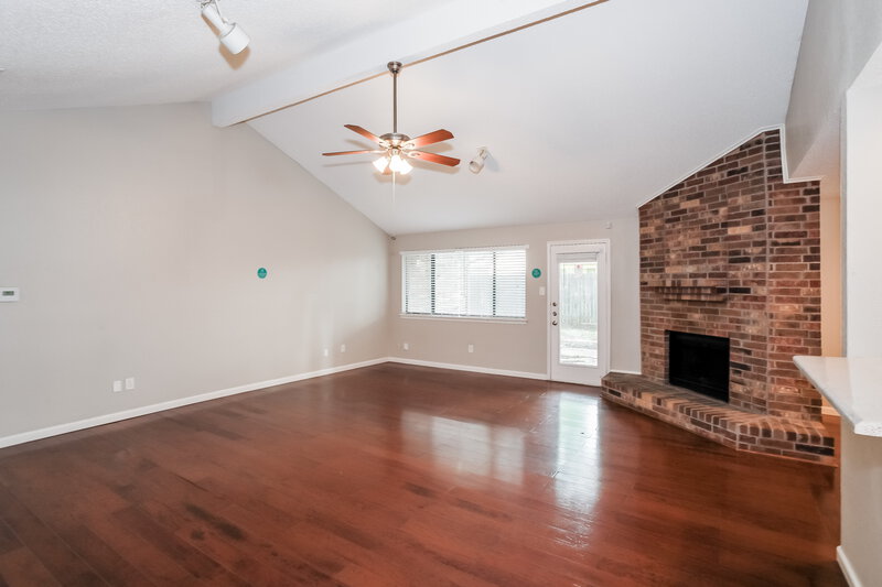 2,385/Mo, 2614 Berkshire Ln Grand Prairie, TX 75052 Living Room View