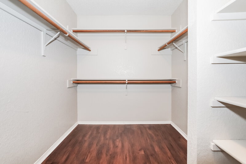 2,385/Mo, 2614 Berkshire Ln Grand Prairie, TX 75052 Walk In Closet View