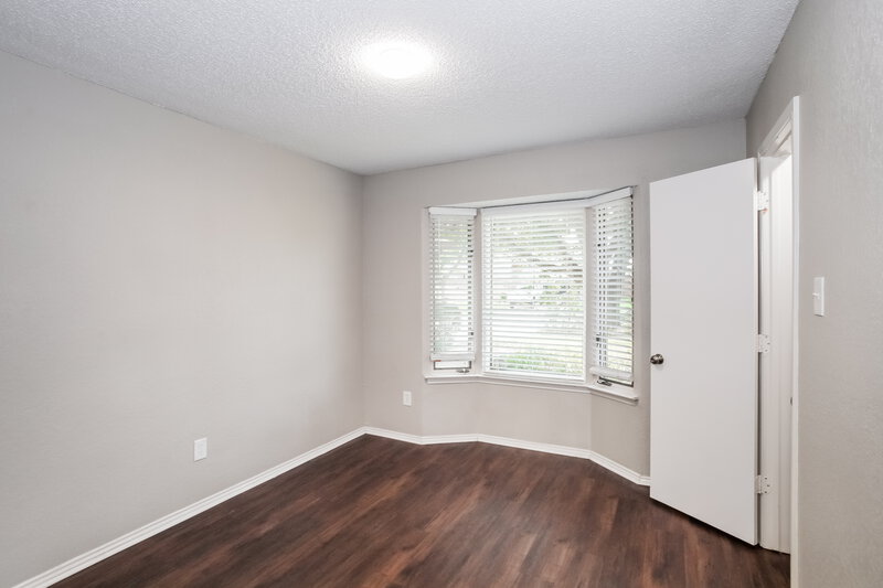 2,385/Mo, 2614 Berkshire Ln Grand Prairie, TX 75052 Bedroom View