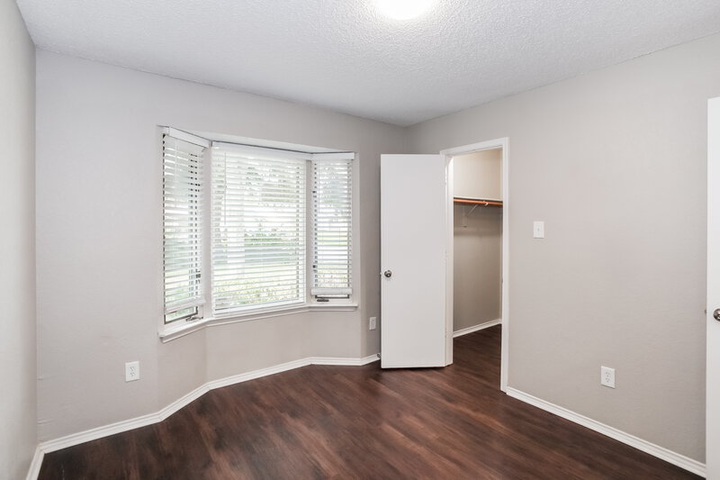 2,385/Mo, 2614 Berkshire Ln Grand Prairie, TX 75052 Bedroom View 2