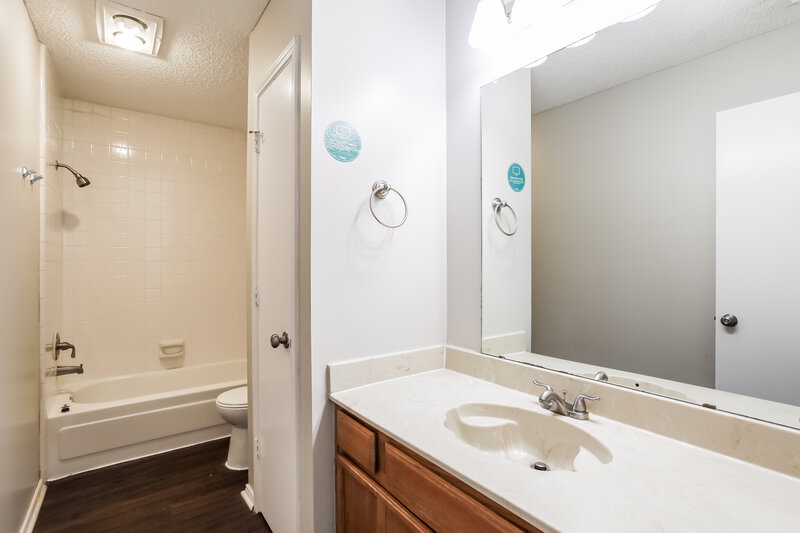 2,385/Mo, 2614 Berkshire Ln Grand Prairie, TX 75052 Bathroom View