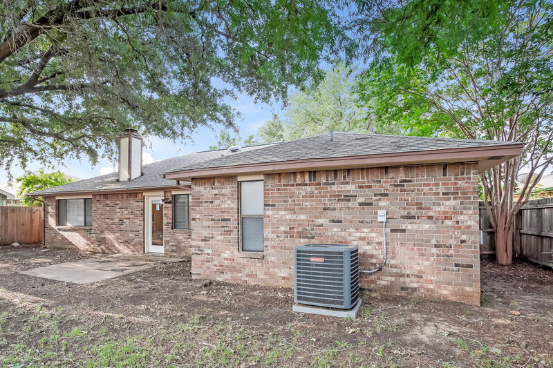2,385/Mo, 2614 Berkshire Ln Grand Prairie, TX 75052 Rear View