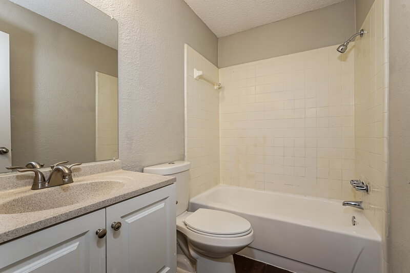 2,190/Mo, 416 Rifleman Trl Arlington, TX 76002 Bathroom View