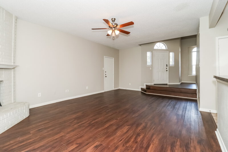 2,240/Mo, 2125 Lavender Ln Flower Mound, TX 75028 Living Room View 2