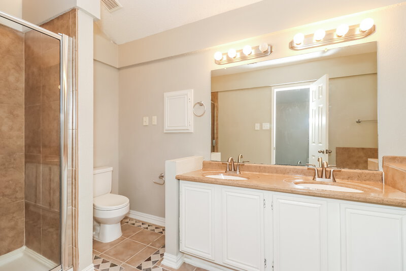 2,240/Mo, 2125 Lavender Ln Flower Mound, TX 75028 Main Bathroom View