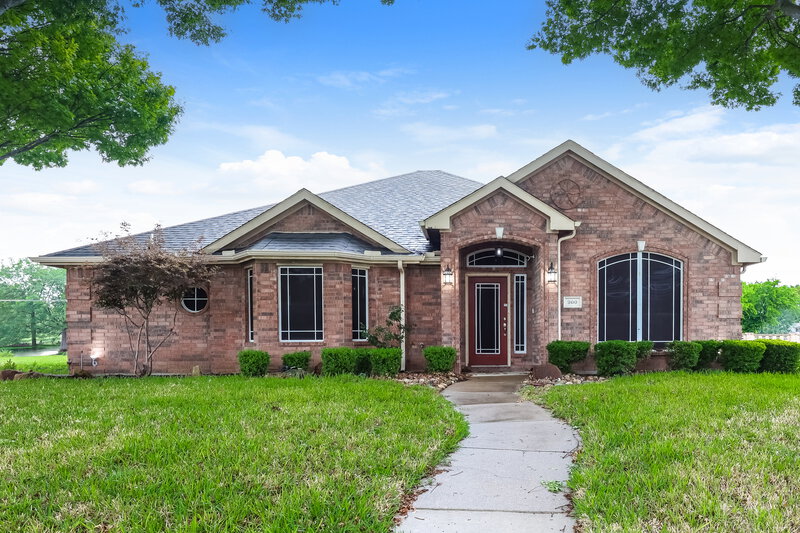 2,395/Mo, 900 Diann Cir Lancaster, TX 75146 External View