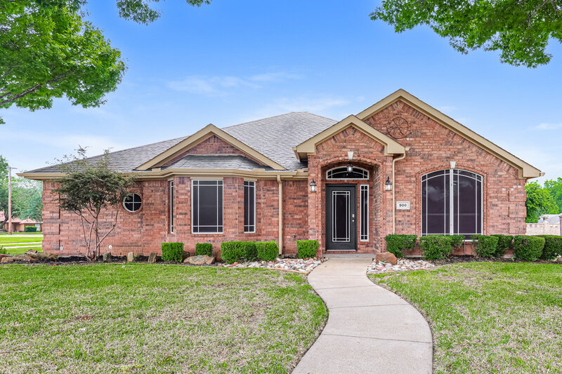 2,475/Mo, 900 Diann Cir Lancaster, TX 75146 External View