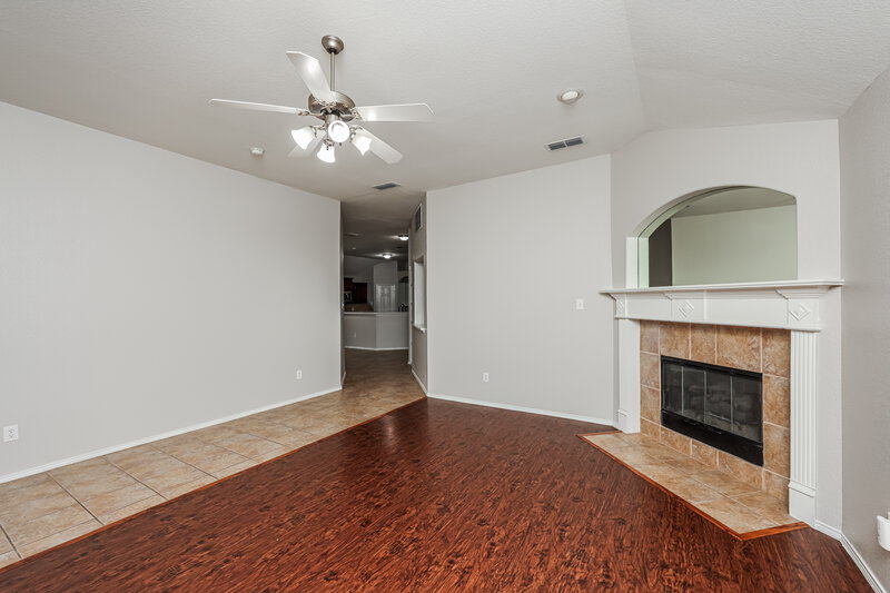 2,475/Mo, 900 Diann Cir Lancaster, TX 75146 Living Room View