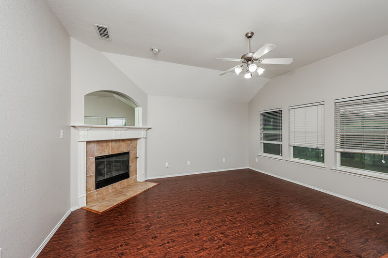 2,475/Mo, 900 Diann Cir Lancaster, TX 75146 Living Room View 3