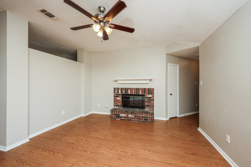 1,740/Mo, 2717 Bent Brook Dr Mesquite, TX 75181 Living Room View