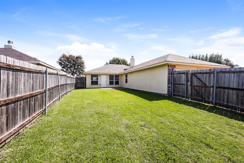 1,740/Mo, 2717 Bent Brook Dr Mesquite, TX 75181 Rear View 2