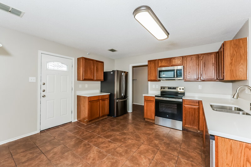 2,035/Mo, 9128 Garden Springs Dr Fort Worth, TX 76123 Kitchen View 2