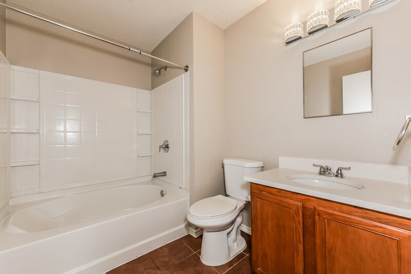 2,035/Mo, 9128 Garden Springs Dr Fort Worth, TX 76123 Main Bathroom View