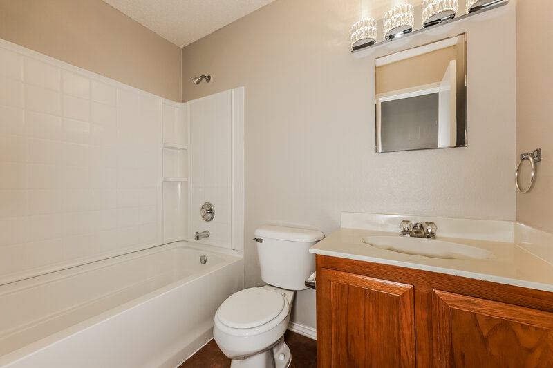 2,035/Mo, 9128 Garden Springs Dr Fort Worth, TX 76123 Bathroom View