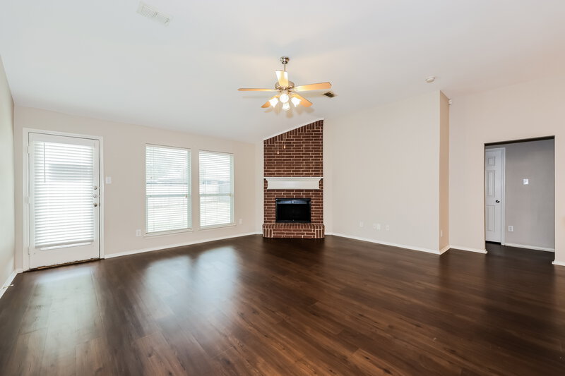 2,835/Mo, 1037 Hidden Meadow Dr Burleson, TX 76028 Living Room View 2