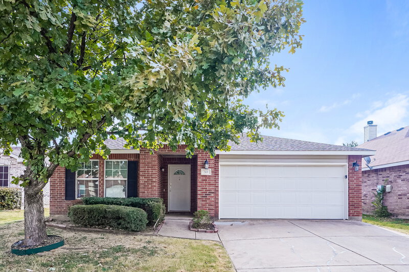 2,220/Mo, 321 Silver Lake Trl Fort Worth, TX 76140 External View