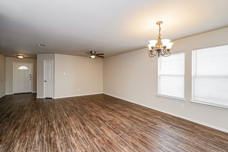 2,220/Mo, 321 Silver Lake Trl Fort Worth, TX 76140 Living Room View