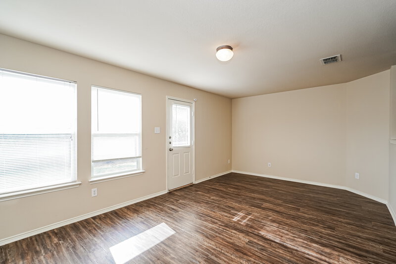 2,220/Mo, 321 Silver Lake Trl Fort Worth, TX 76140 Dining Room View