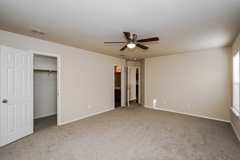 2,220/Mo, 321 Silver Lake Trl Fort Worth, TX 76140 Main Bedroom View 2