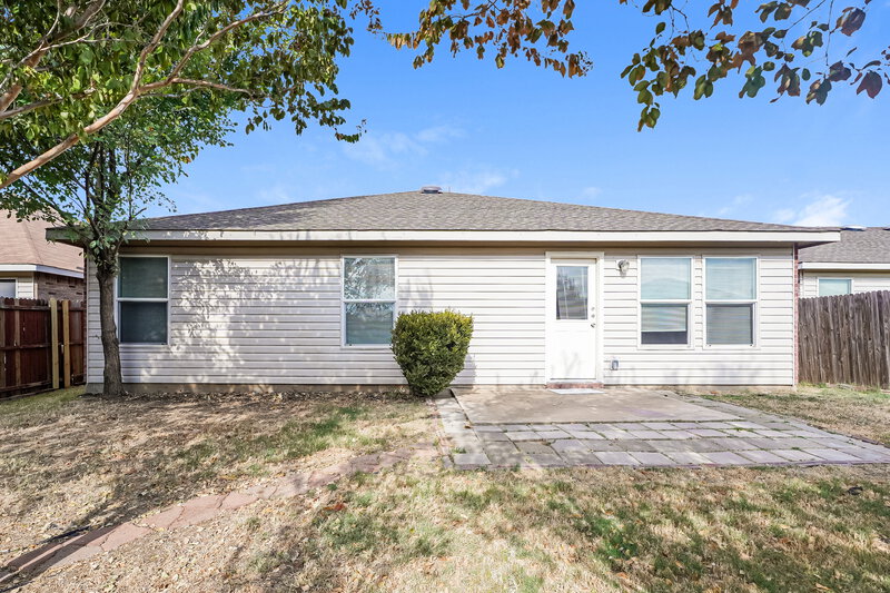2,220/Mo, 321 Silver Lake Trl Fort Worth, TX 76140 Rear View