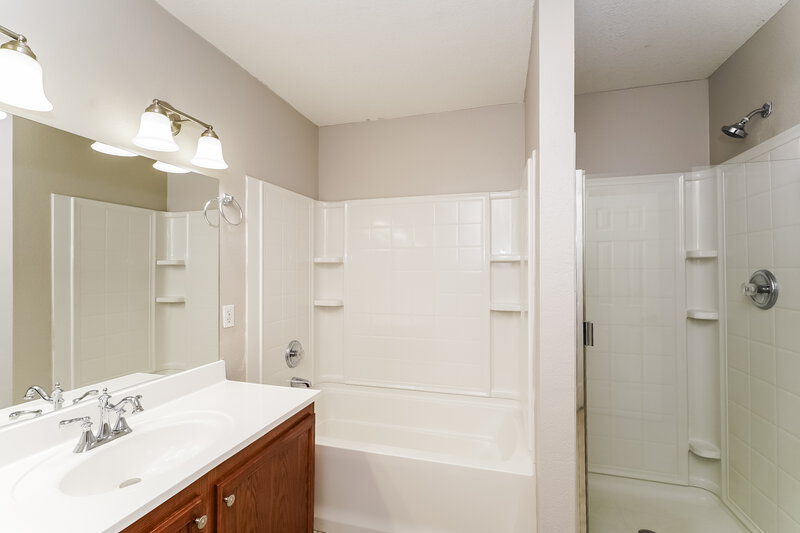 2,135/Mo, 1720 Rialto Way Justin, TX 76247 Main Bathroom View